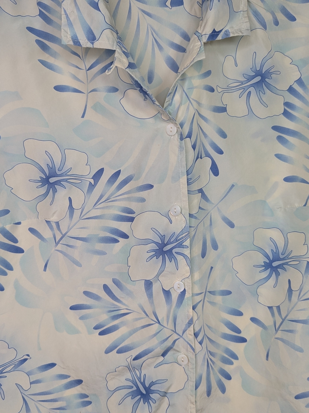 Vintage Silk Hawaiian Shirt Womens M Pastel Blues and Off White Darting - Picture 4 of 15